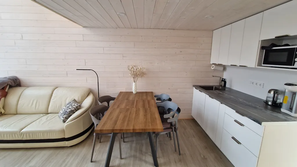 Коттедж Маврикий с сауной и видом на озеро