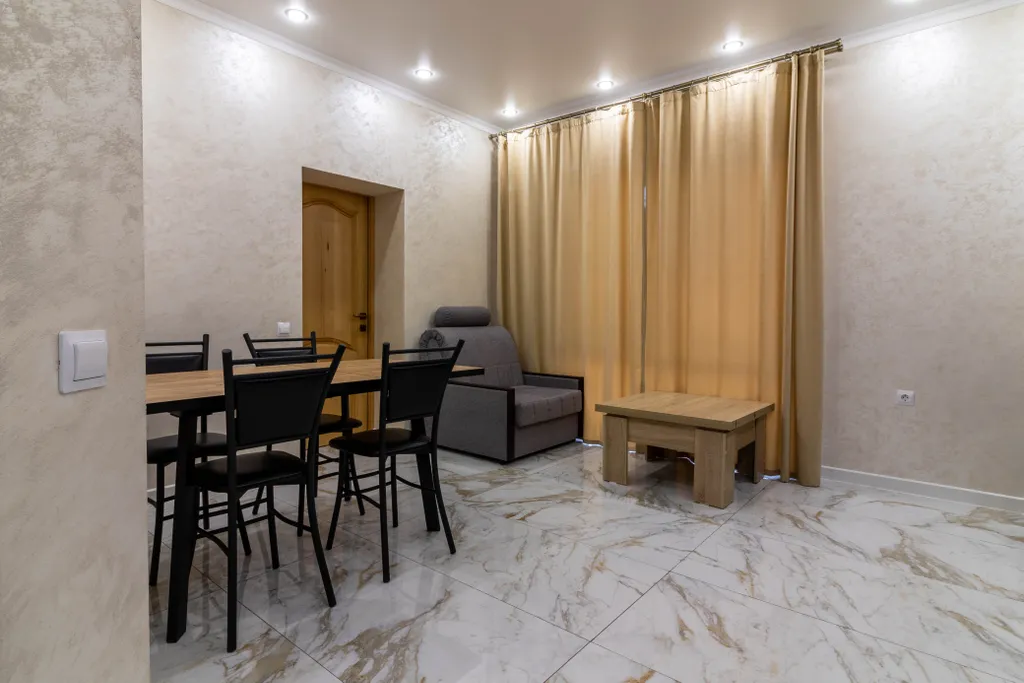 Двухкомнатная апартаменты   с теплым бассейном  у моря.