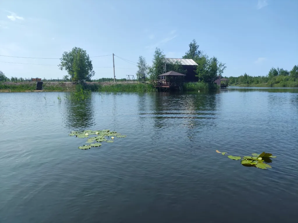 Дом отдыха на берегу озера