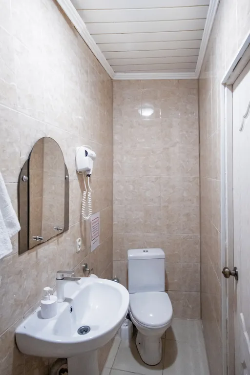 Уютная комната без окна в Доме Путешественника