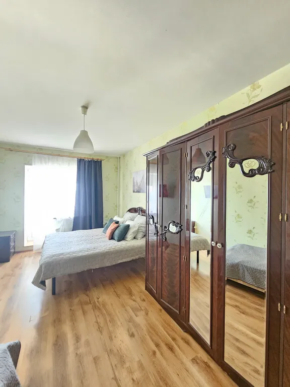 Большая просторная квартира с двумя балконами.