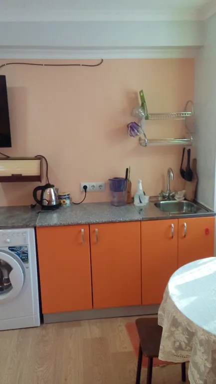 Уютная комната-студия в центре города с цветущим двориком с фонтанчиками