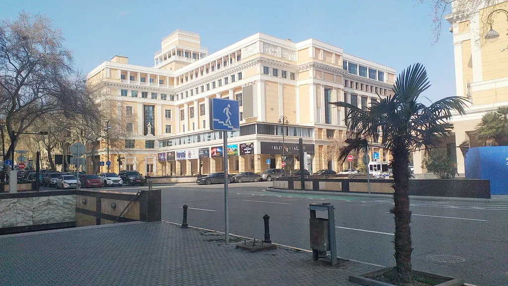 Квартира в центре, в старинном архитектурном доме