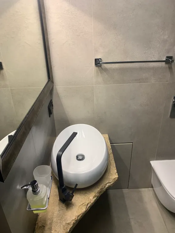 Уютный апартамент с видом на ущелье, расположенный в элитном доме