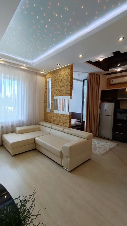 Квартира-студия с видом на горы в сердце курортного города