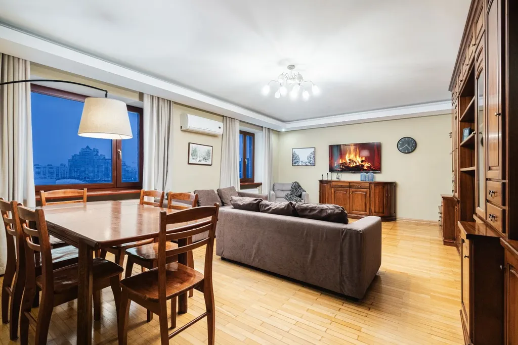 Комфортная 4-комнатная в центре Минска около Галереи, Зыбицкая, Немига