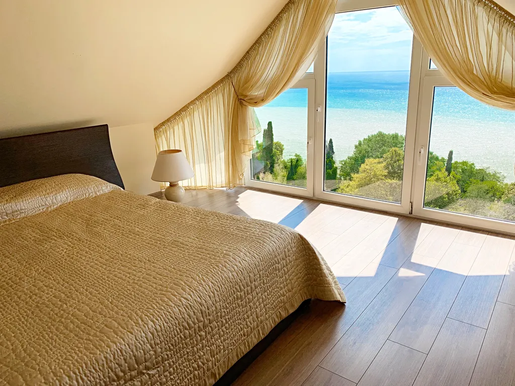 Бассейн. Восхитительный вид на море