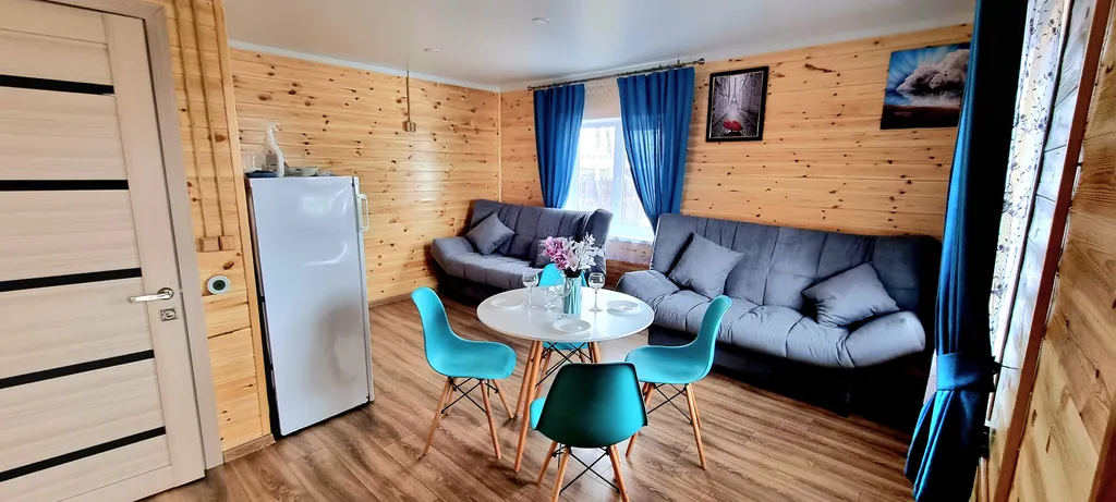 Уютный дом на берегу озера