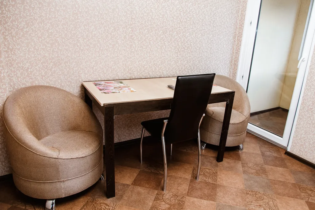 Двухкомнатный люкс с балконом с одной большой кроватью и диваном