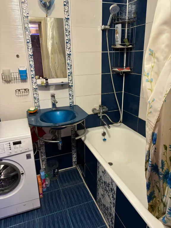 Трехкомнатная просторная квартира с хорошим ремонтом и планировкой