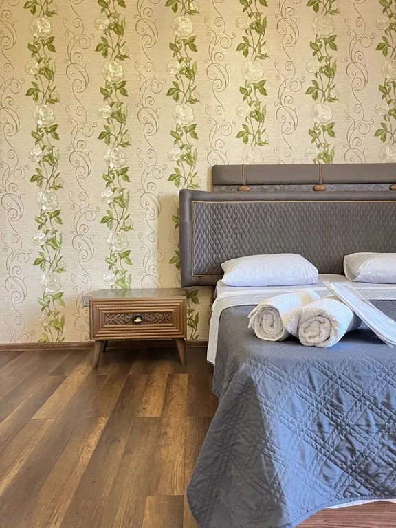 Riverside Cottage R104