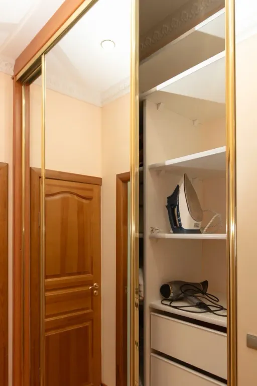 Добротная квартира в самом центре Омска с большими кроватями