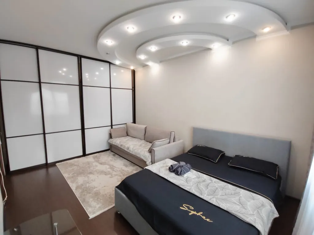 Чистая, уютная квартира с 2 смарт тв, с лучшим расположением в городе — аренда посуточно в Сургут