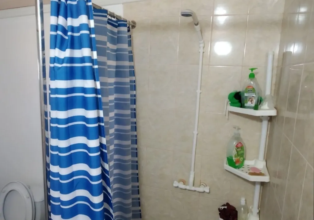 Двухэтажная дача с бассейном