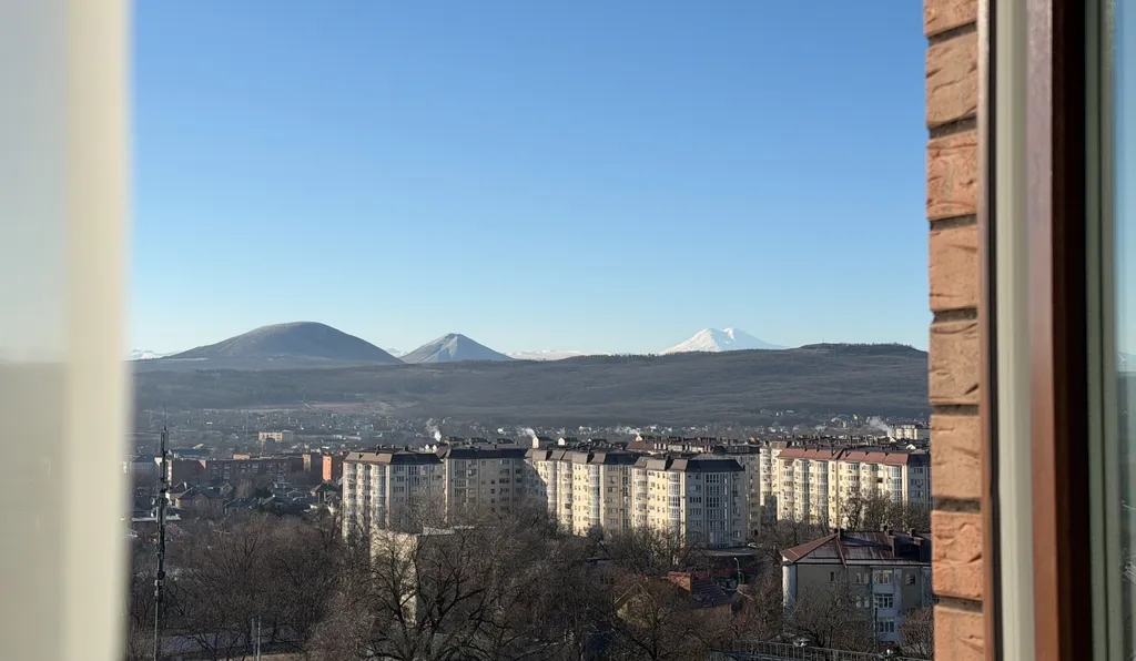 Апартамент с характером с видом на Эльбрус в доме с часами
