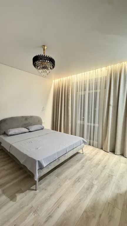 Большой загородный дом с бассейном, баней и рекой