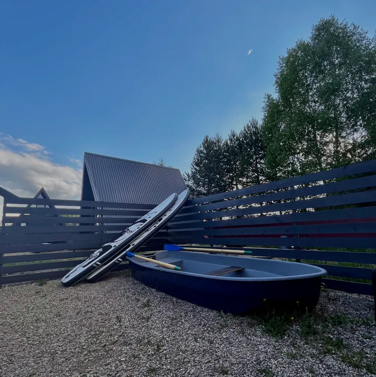 Домик у реки с банным чаном и сап-бордами