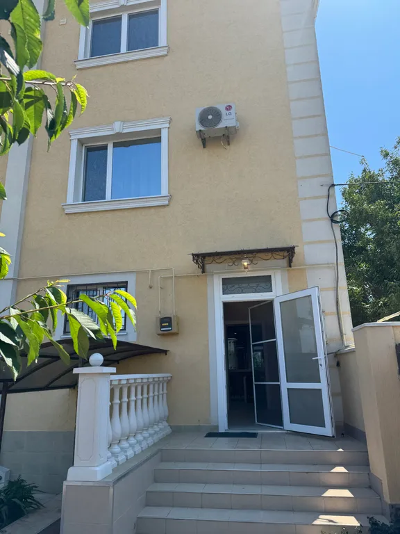 Половина Коттеджа