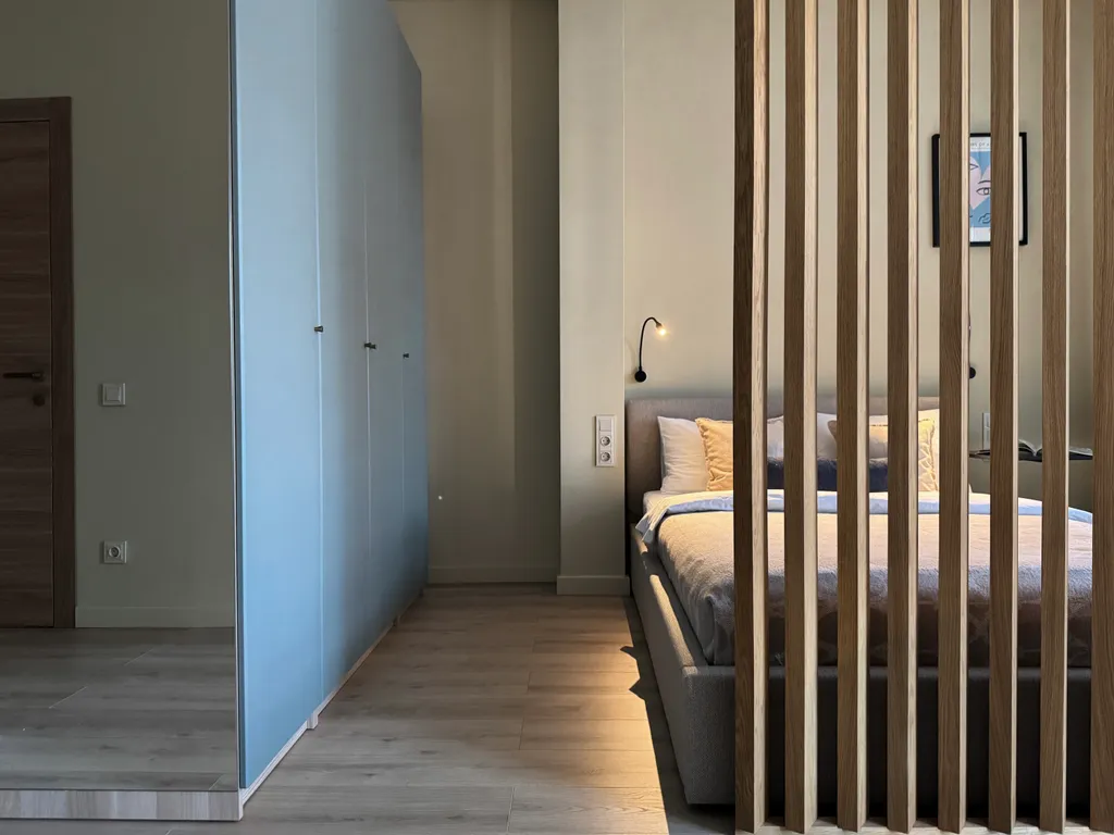 Студия в центре с балконом и стильным дизайном