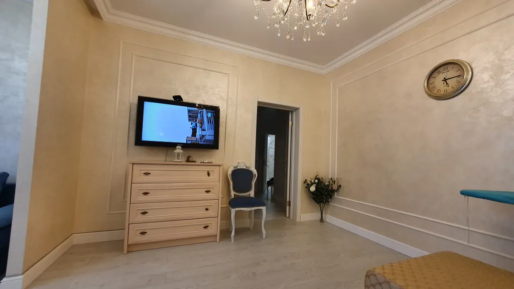 Квартира с видом на горы в 600 метрах от моря по тенистой аллее из сосен