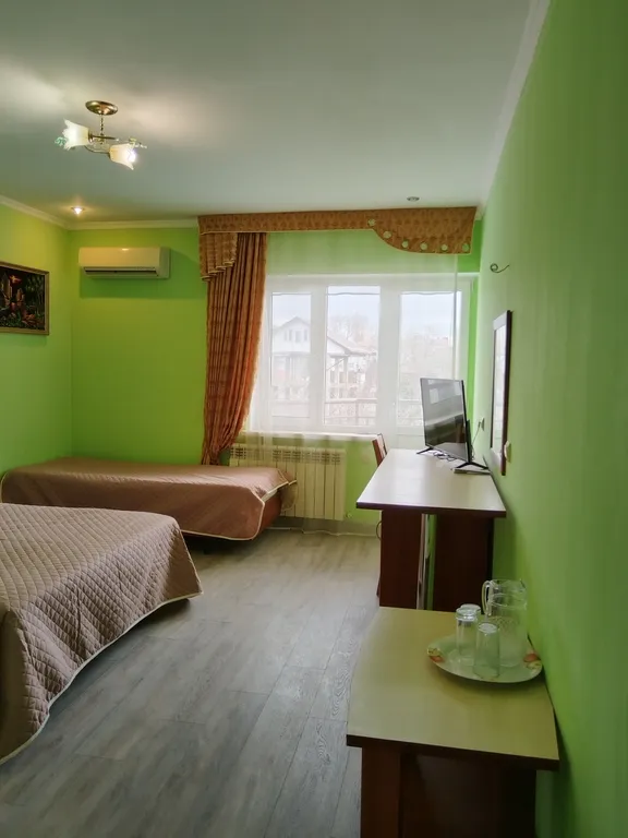 Квартира Квартира Четырехместный номер в гостевом доме Легенда с бассейном. — Анапа