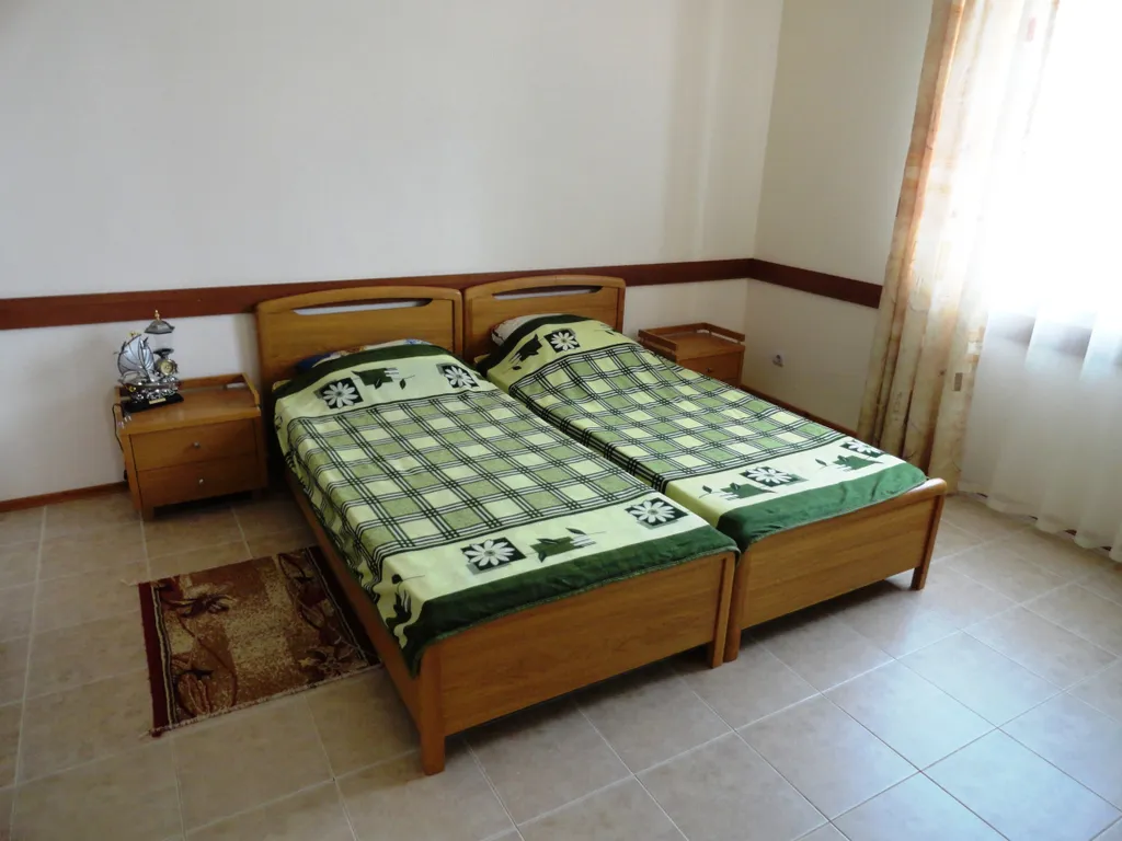 Вилла в сосновом бору с бассейном и видом на море и горы