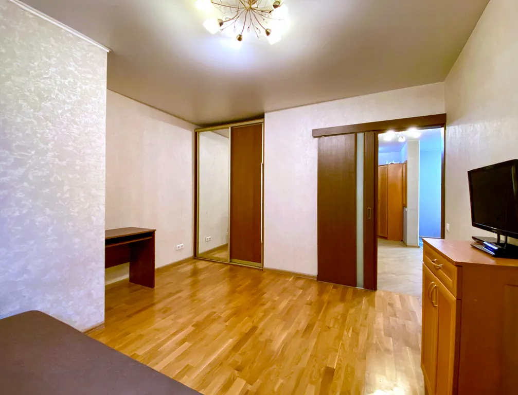 Двухкомнатная квартира с большой кухней