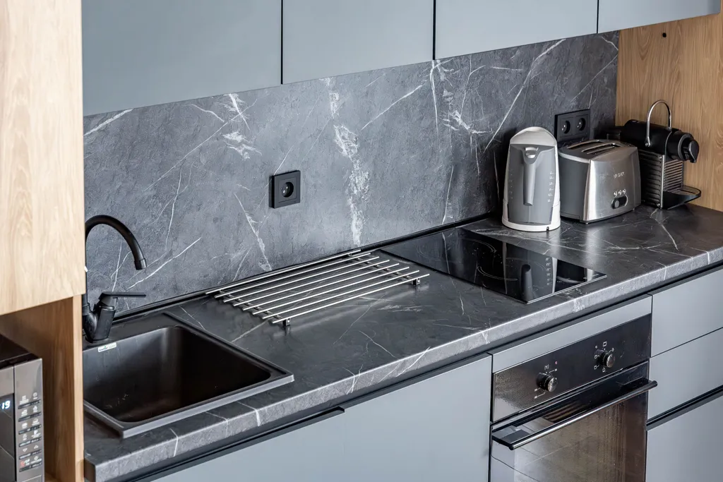 Охта Сьют 21 рядом с входом в Охта парк