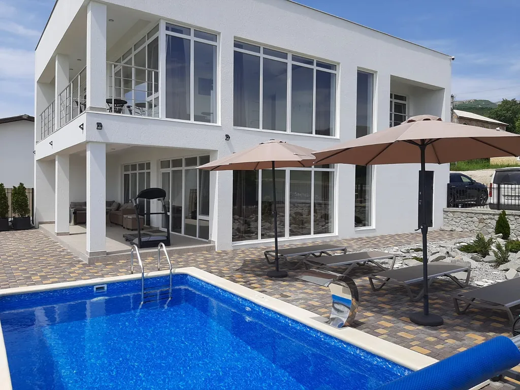 Вилла 220м2 с бассейном Горная лаванда. 6взр.+4 дет.