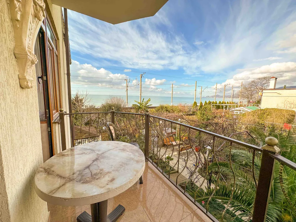 Квартира 3-комнатная Квартира — Адлер