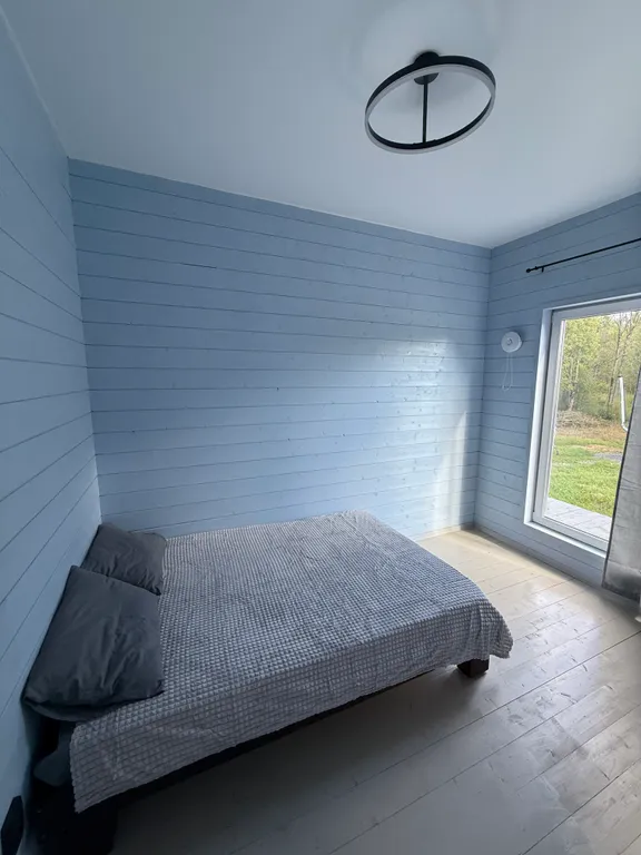 Просторный дом с видом на настоящий лес