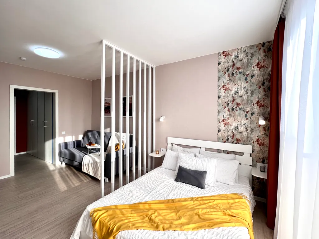 Квартира Стильная студия в стиле модерн вблизи парка Челюскинцев — аренда посуточно в Минск