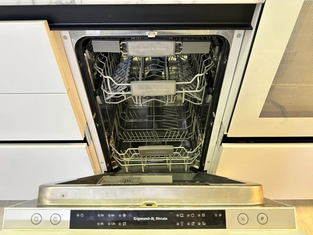 Евро-трешка на автостанции