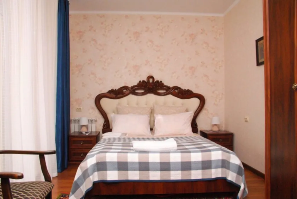 Квартира Номер с кроватью размера «queen-size» и балконом — аренда посуточно в Астрахань