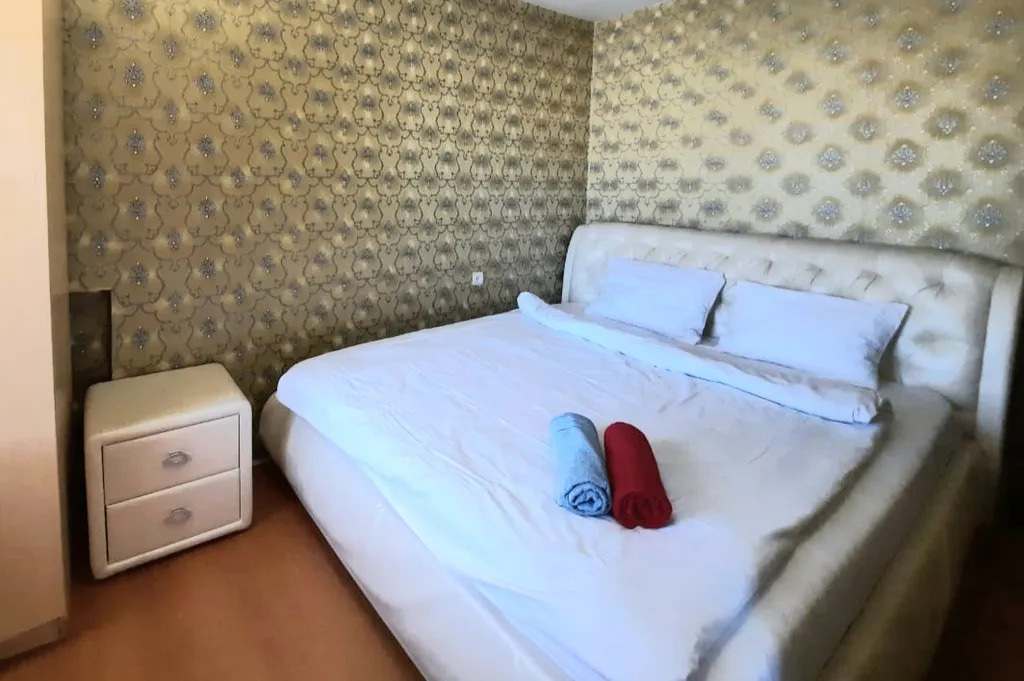 2-комнатная квартира в самом сердце города с прекрасным видом на аллею — аренда посуточно в Магадан