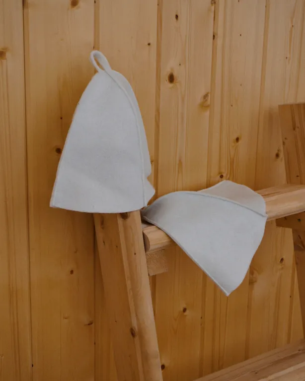 Дом с фурако на берегу реки