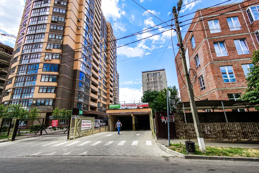 Рядом с детской краевой больницей