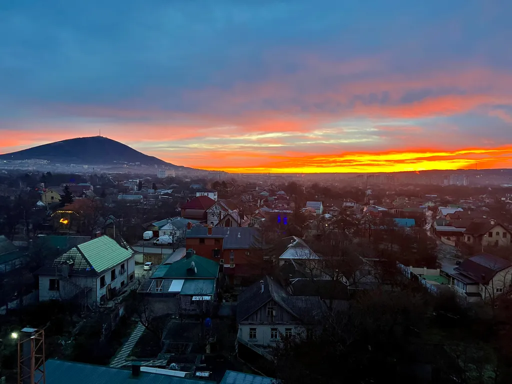 Шикарная евротрешка с видом на горы