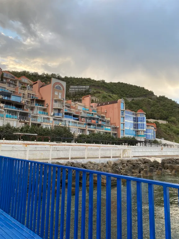 Уютные апартаменты с видом на горы в Элит Лазурном