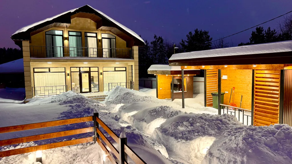 Двухэтажный дом с баней на дровах и мангальной зоной