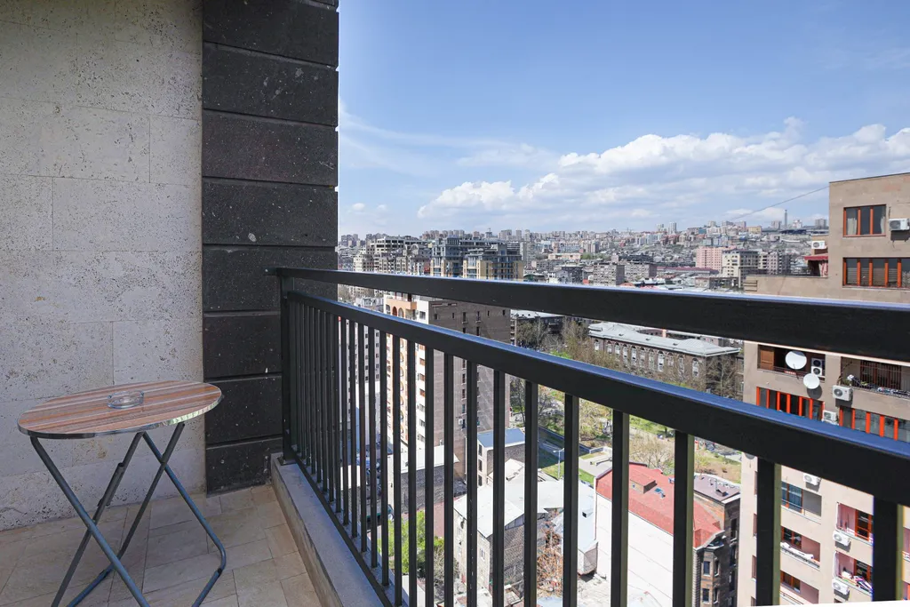 Уютная квартира с балконом в центре города