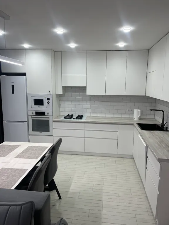 Евро двушка рядом с Монастырём