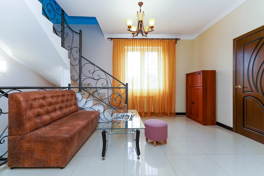 Дом с бассейном