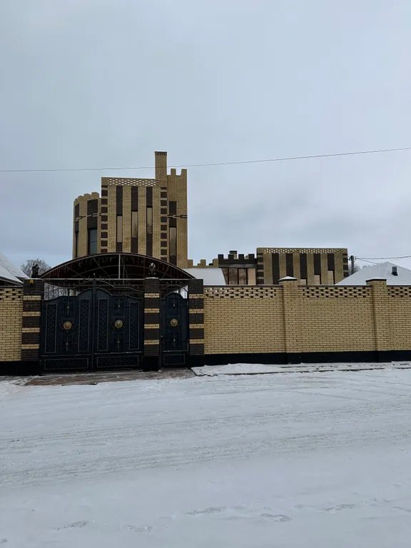 Замок для гостей