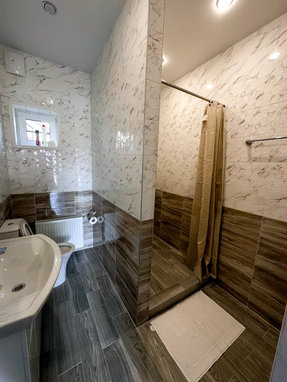 Уютный дом у озера