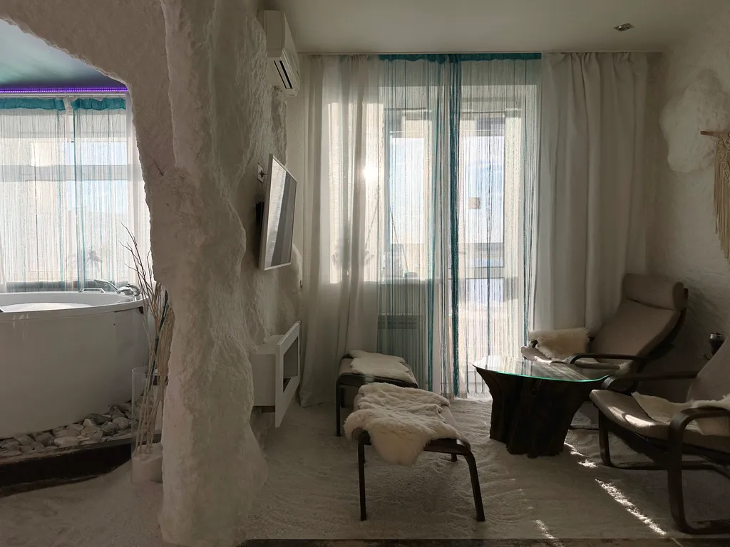 Апартамент Зима - соляная пещера с сауной и джакузи у окна