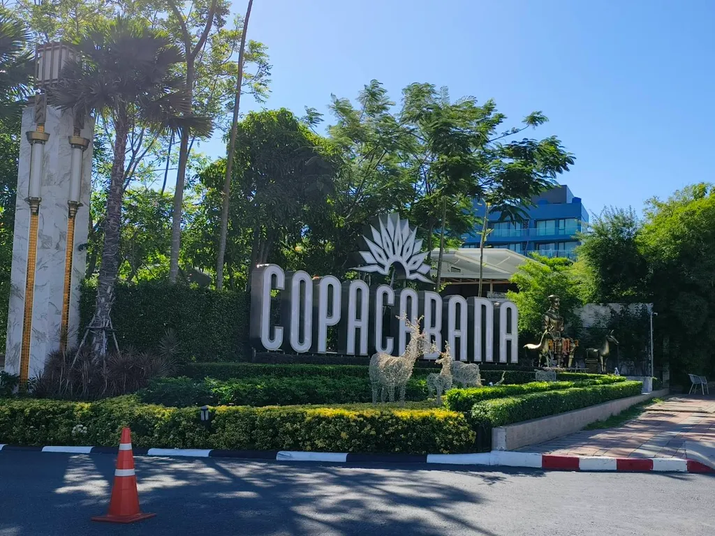 Copacabana Beach Jomtien Super Deluxe Sky Ocean Sunset 2565