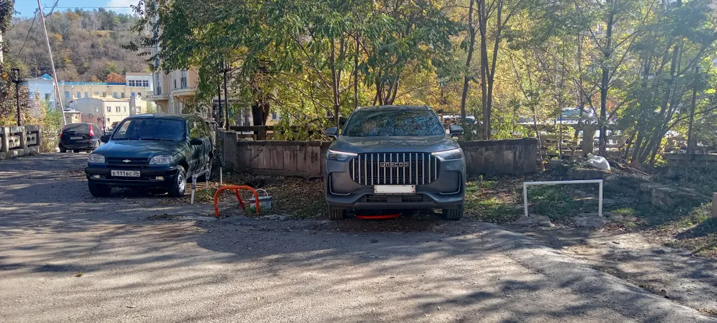 Двушка в старинном особняке у самого парка с двумя балконами