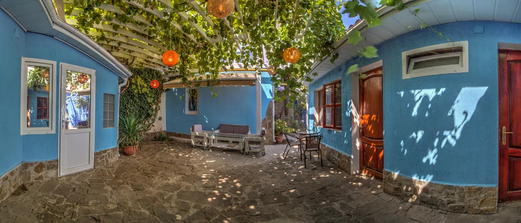 Бюджетный четырёхместный номер "Black & White"