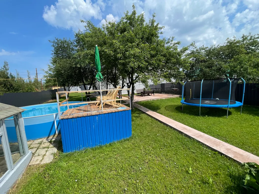 Коттедж с бассейном